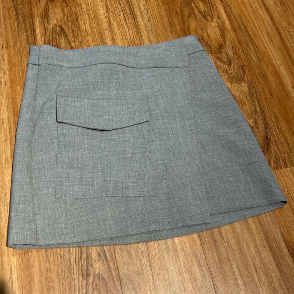 Aritzia babaton skirt size 6